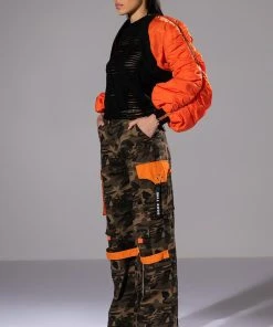 BANK ON ME RELAXED CARGO JEANS -akira shop bank on me relaxed cargo jeans camo 5 5