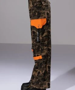 BANK ON ME RELAXED CARGO JEANS -akira shop bank on me relaxed cargo jeans camo 7 7