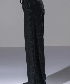 BE HERE TEXTURED WIDE LEG SWEATPANT -akira shop be here textured wide leg sweatpant black 6 6 c1
