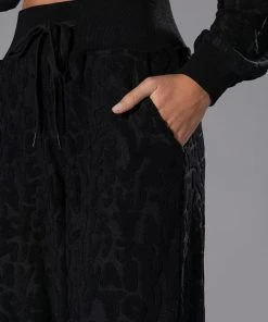 BE HERE TEXTURED WIDE LEG SWEATPANT -akira shop be here textured wide leg sweatpant black 8 8 c1