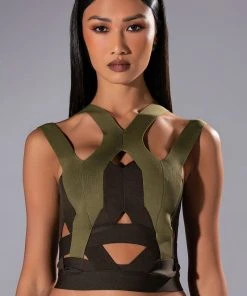 DAKOTA SYMMETRIC CUTOUT TOP