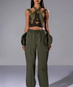 DAKOTA SYMMETRIC CUTOUT TOP 9 DAKOTA SYMMETRIC CUTOUT TOP -akira shop dakota symmetric cutout top olive 3 3