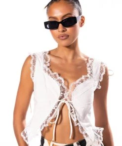 DREAMY TIE FRONT LACE DETAIL SLEEVELESS BLOUSE