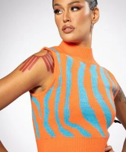 EYE OF THE TIGER SLEEVELESS SWEATER