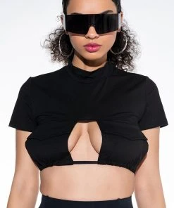JEUNE POCKET DETAIL CUTOUT CROP TEE
