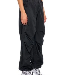RILEY WIDE LEG PARACHUTE PANT -akira shop riley wide leg parachute pant black 4 4 c1