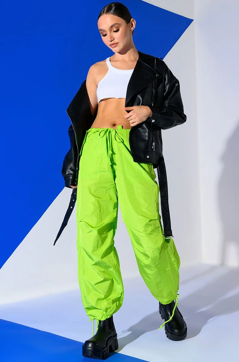 TOO LEGIT WIDE LEG CARGO PANTS 4 TOO LEGIT WIDE LEG CARGO PANTS - Image 2