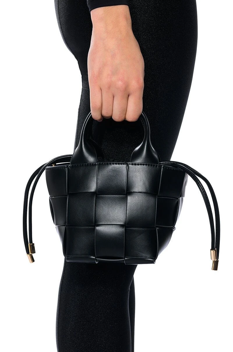 WINE NIGHT WOVEN PU BAG IN BLACK 6 WINE NIGHT WOVEN PU BAG IN BLACK - Image 4